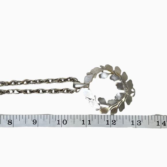 Crown Trifari Pendant Necklace Silver Tone Laurel Wreath 21 Inch Rope Chain Vtg - Picture 9 of 10